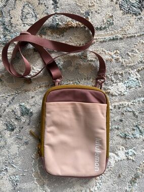 Lululemon Easy Access Crossbody Bag